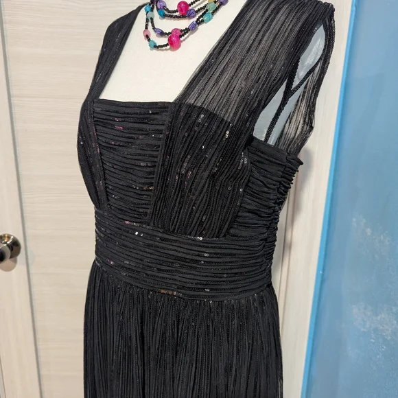 Halston Elegant Black Evening Dress - Picture 6 of 14